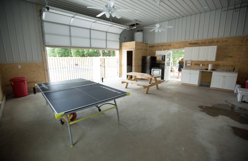 Cooperstown House | THE RED DOOR LODGE-I HUGE SLEEP 30 Heated pool NEAR DREAMSPARK & Ommegang brew