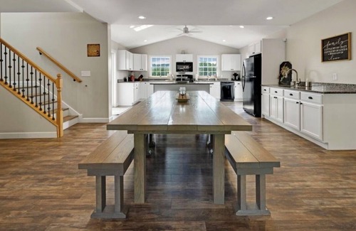 Cooperstown House | THE RED DOOR LODGE-I HUGE SLEEP 30 Heated pool NEAR DREAMSPARK & Ommegang brew