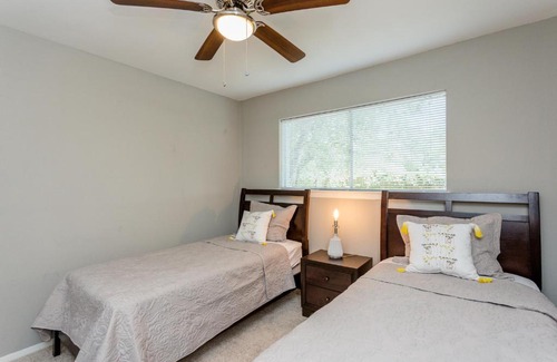 Southbelt/Ellington Villa | The Red Door Sunflower - Updated Home in Houston