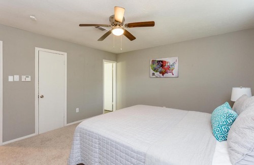 Southbelt/Ellington Villa | The Red Door Sunflower - Updated Home in Houston