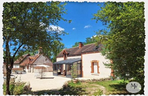 Villefranche-sur-Cher House | The red edge of the forest