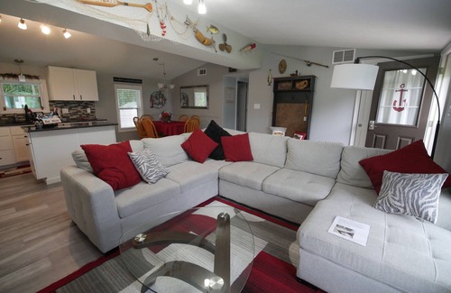 Conneaut Lake House | The Red Haven at Conneaut Lake