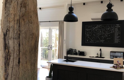 Main Ridge House | The Red Hill Barn is a boutique accommodation nestled within the gum trees.