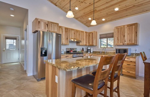 Joseph Cabin | The Red Kokanee at Wallowa Lake