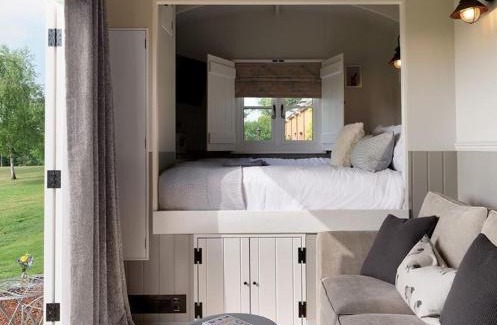 Northmoor House | The Red Lion - Shepherd Huts