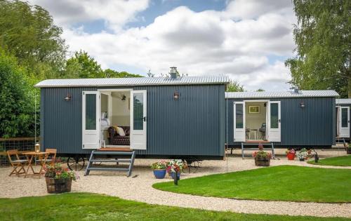 Northmoor House | The Red Lion - Shepherd Huts
