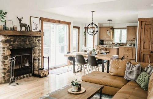 Val-des-Monts Cottage | The Red Oak Cottage in Val-des-Monts