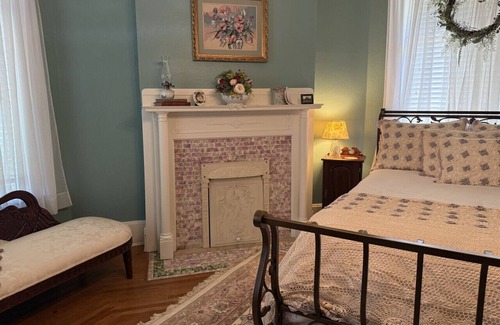 Guthrie Bed & Breakfast | The Redbud Room at The Judges Chambers