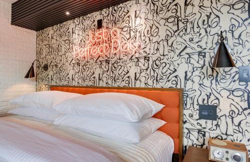 Newport Hotel | The Reed at The Louie Boutique Motel, Private Sauna! Walk to Everything!