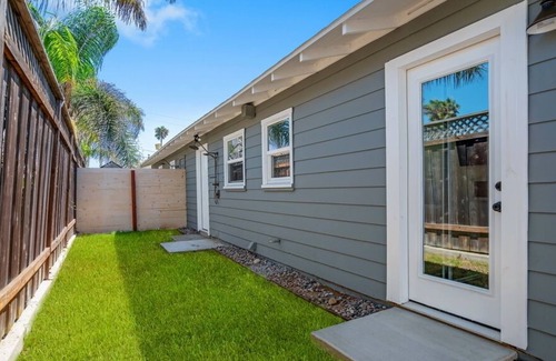 South Oceanside House | "The Reef" House 1 Block to Beach Pro Remodel. HBO