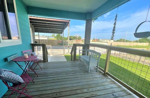 Rockport House | The Reel `Em Inn with Powered Swimming Pool and Hot Tub.