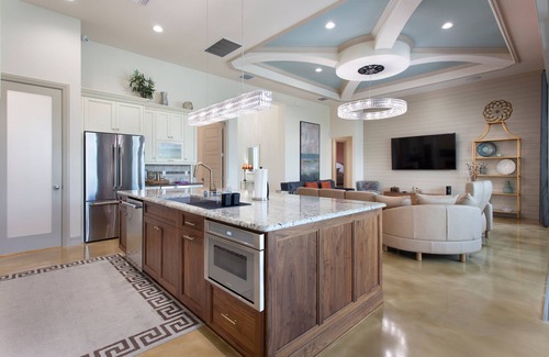 Pelican House | The Reflection - Brand New Luxury Home - Walking Distance Marina & Shops