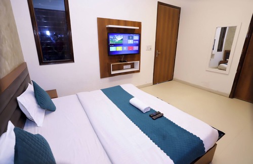Sector 70 Hotel | The Regal Inn