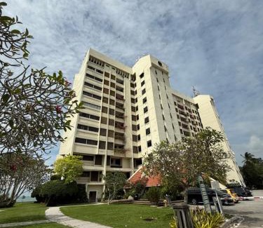 Si Rusa Apartment | The Regency Tanjung Tuan by NH
