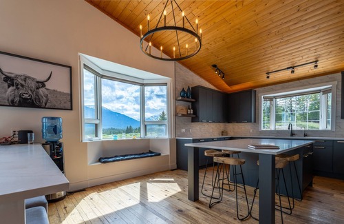East Kootenay House | The Reimagine Ranch - Spectacular Mountain Acreage w/ pool.