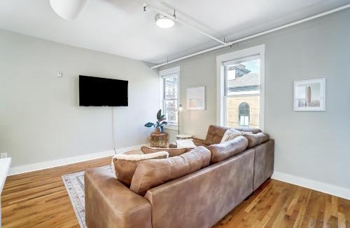 Over-the-Rhine Apartment | The Republic Retreat Walk to Washington Park!