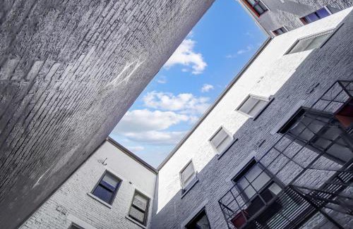 Over-the-Rhine Apartment | The Republic Retreat Walk to Washington Park!