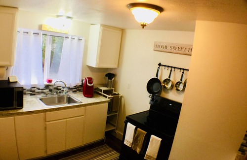 Lake Stevens House | The Retreat - 2 Bedroom 1 Bath! Over 1k square feet!
