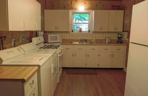 Old Forge House | The Retreat: 3 Br Cottage near Main St