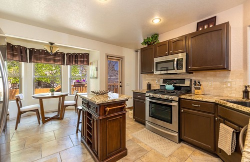 Ponderosa Trails House | The Retreat across from the Park w AC