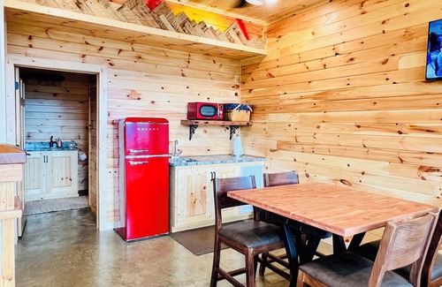 Gatlinburg - Pigeon Forge Cabin | The Retreat at Cavies Cove~Custom Construction with AMAZING VIEW!