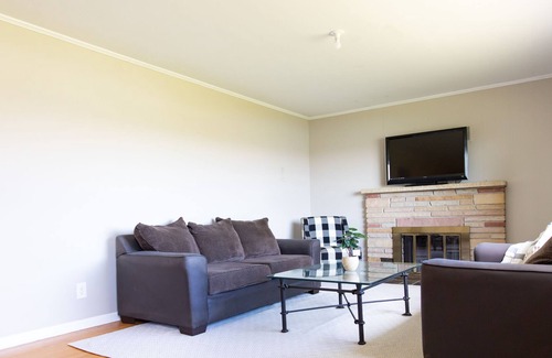 Carbon Hill House | The Retreat at CCWC - Three bedroom house, minutes from Ohio U. & Athens.