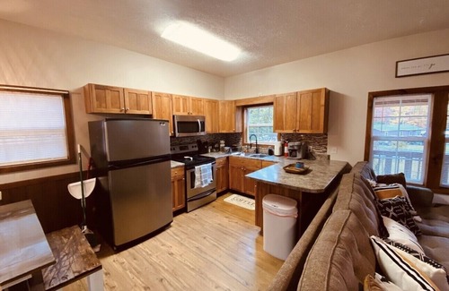 Pipestem Cabin | The Retreat at Rockridge (HotTub)