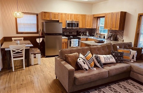 Pipestem Cabin | The Retreat at Rockridge (HotTub)