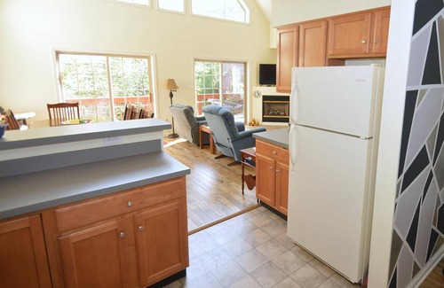 Berkeley Springs Cabin | The Retreat at the Creek - Pet Friendly