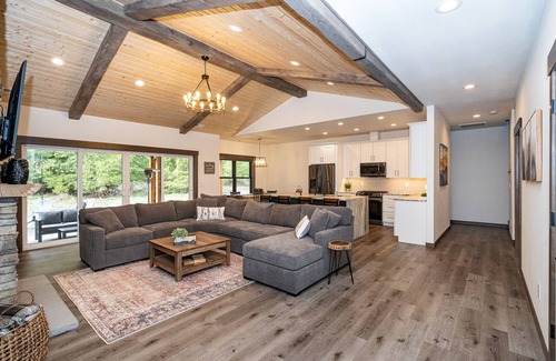 Packwood Cabin | The Retreat-Brand New 5 Bedroom Custom Home-Mt. Rainier - Hot Tub