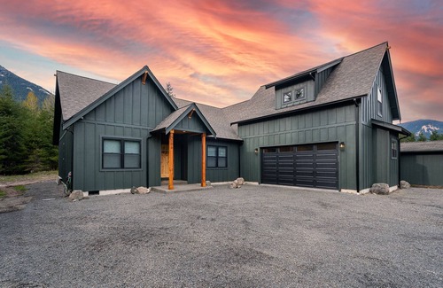 Packwood Cabin | The Retreat-Brand New 5 Bedroom Custom Home-Mt. Rainier - Hot Tub