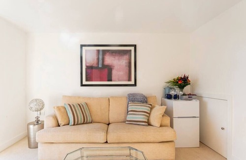 Blandford Forum House | The Retreat ~ Charming & Cozy Gem ~ Sauna ~ HotTub