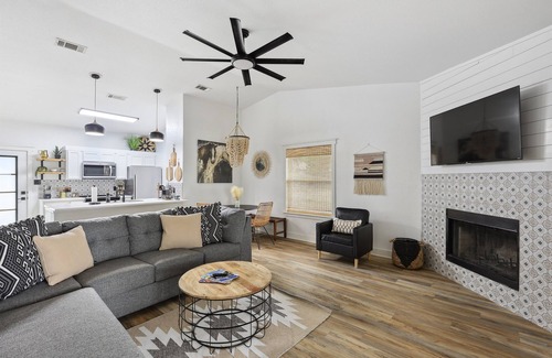 Graford House | The Retreat cabin 2 @ Possum Kingdom Lake!