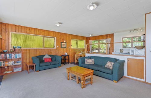 Ferry Landing Cottage | The Retreat - Front Beach Bach