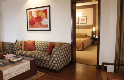 Mumbai Resort | The Retreat Hotel & Convention Centre