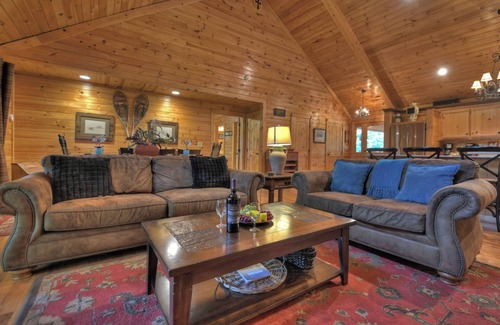 Foxfire Estates Cabin | The Retreat is pet-friendly with 3 King beds, Hot Tub, Fire-pit, pool table and minutes from downtown Blue Ridge