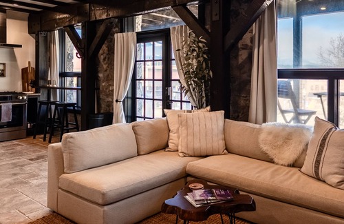 Hood River Condo | The Retreat - Luxury condo in the iconic Horsefeathers building!