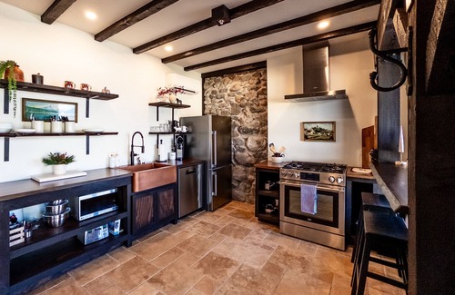 Hood River Condo | The Retreat - Luxury condo in the iconic Horsefeathers building!