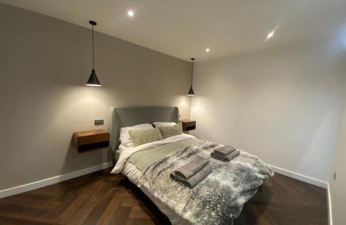 Bathampton House | The Retreat, luxury studio apartment in Bath with parking