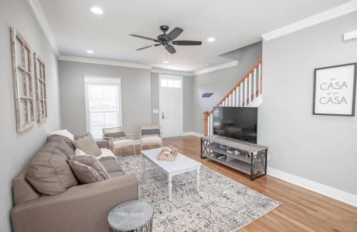 Spring Hill House | The Retreat Modern 2bed 2.5bath