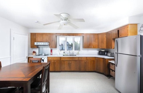 Syracuse Apartment | The Retreat on James - 10 mins to Downtown, Mall, SU!