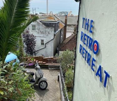 Old Town Hastings Apartment | The Retro Retreat with free parking