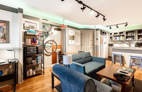 Roselawn Finance House | The Retro Retreats: Entire Building
