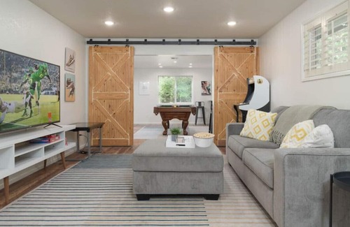 Harlow House | The Reunion Game House: 10 min walk to Autzen
