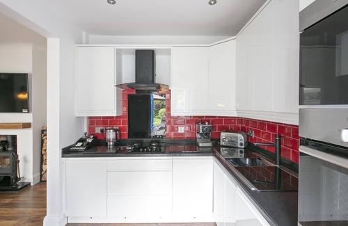 Smethwick House | The reunion Pad with a Hot Tub Bar EV Charger & Karaoke Machine in Birmingham