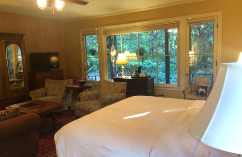 Highlands - Perkins House | The Rex Room Suite Overlooking the Forest