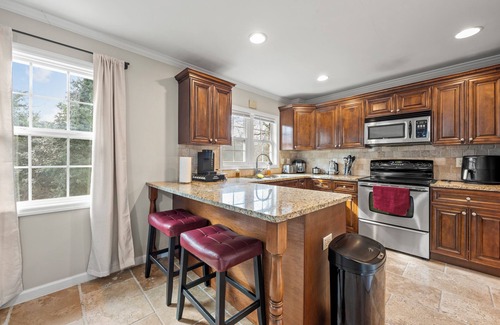 Sylvan Hills House | The Rhitreat, 2BR, 10 Min to Downtown & Airport