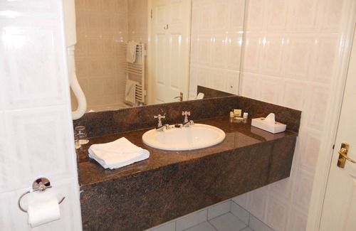 Waterford Hotel | The Rhu Glenn Hotel