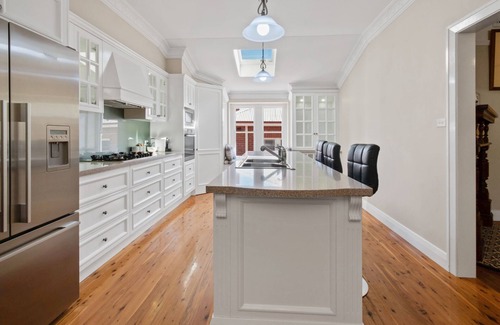Turvey Park House | The Richardson - Spacious Entertaining, Sleeps 8