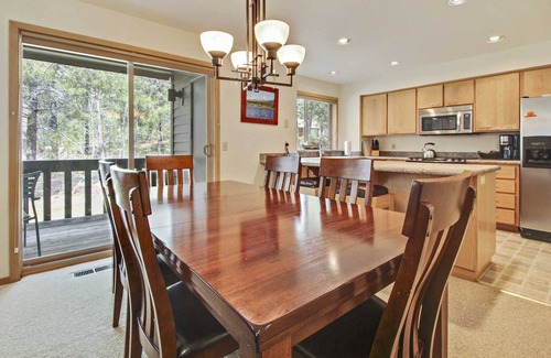 Sunriver Condo | The Ridge at Sunriver - Condo #19 - Access provided to onsite seasonal swimming pool & tennis facilities, year-round hot tub plus 4 bikes